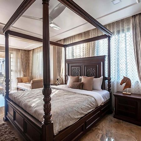 Stayvista'S Lake La Vie - Tranquil Lake-View Villa Amidst Farmland With Pool And Poolside Gazebo - Proximity To Sula Nashik Esterno foto