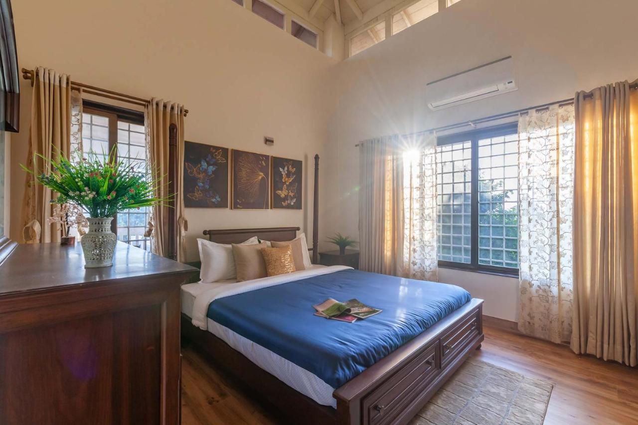 Stayvista'S Lake La Vie - Tranquil Lake-View Villa Amidst Farmland With Pool And Poolside Gazebo - Proximity To Sula Nashik Esterno foto