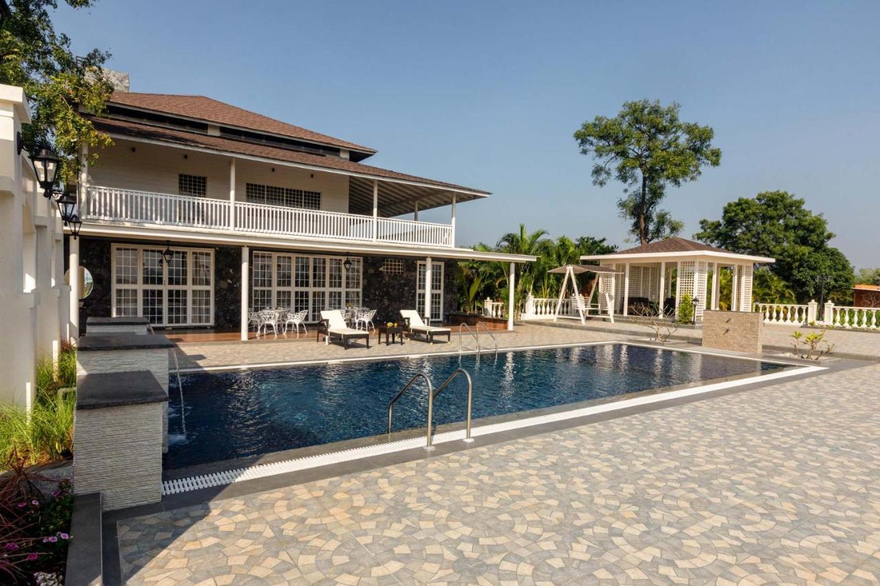 Stayvista'S Lake La Vie - Tranquil Lake-View Villa Amidst Farmland With Pool And Poolside Gazebo - Proximity To Sula Nashik Esterno foto